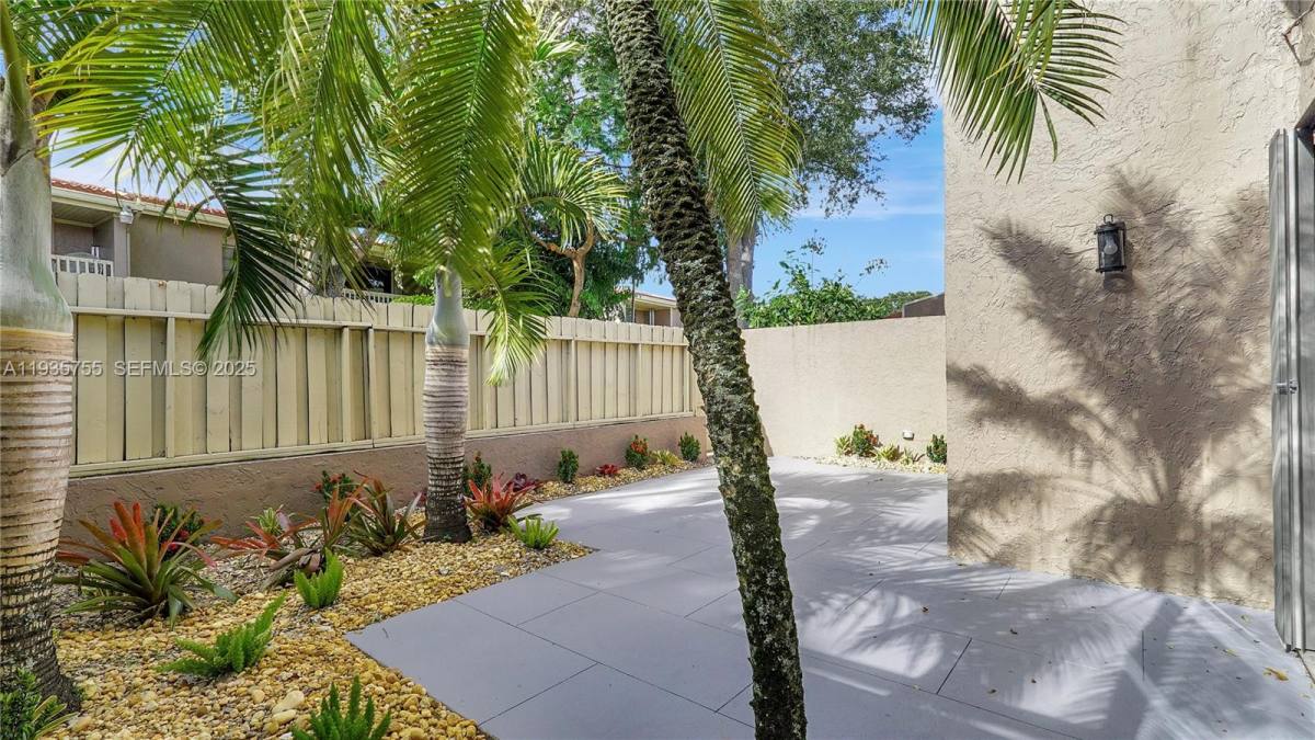 Townhouse for rent at 205 Dunwoody Lane #1785, Hollywood, FL 33021