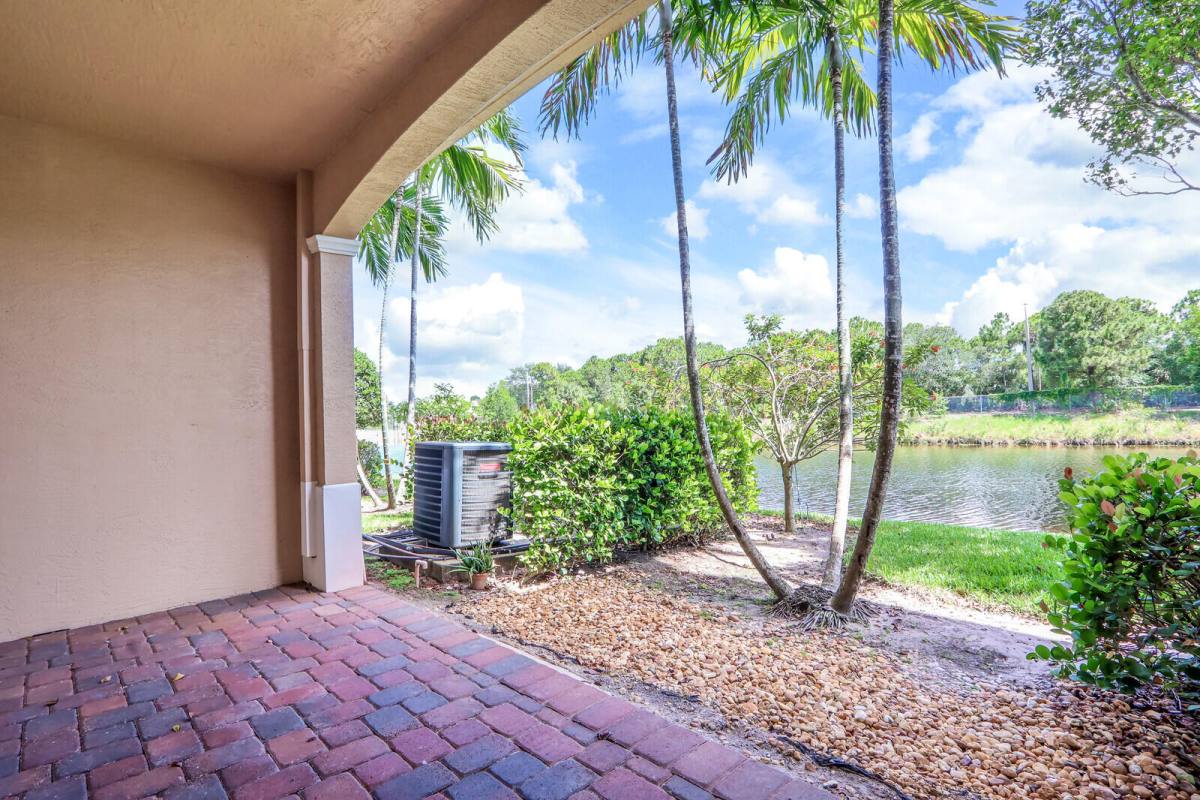 Townhouse for rent at 4505 Artesa Way S, Palm Beach Gardens, FL 33418