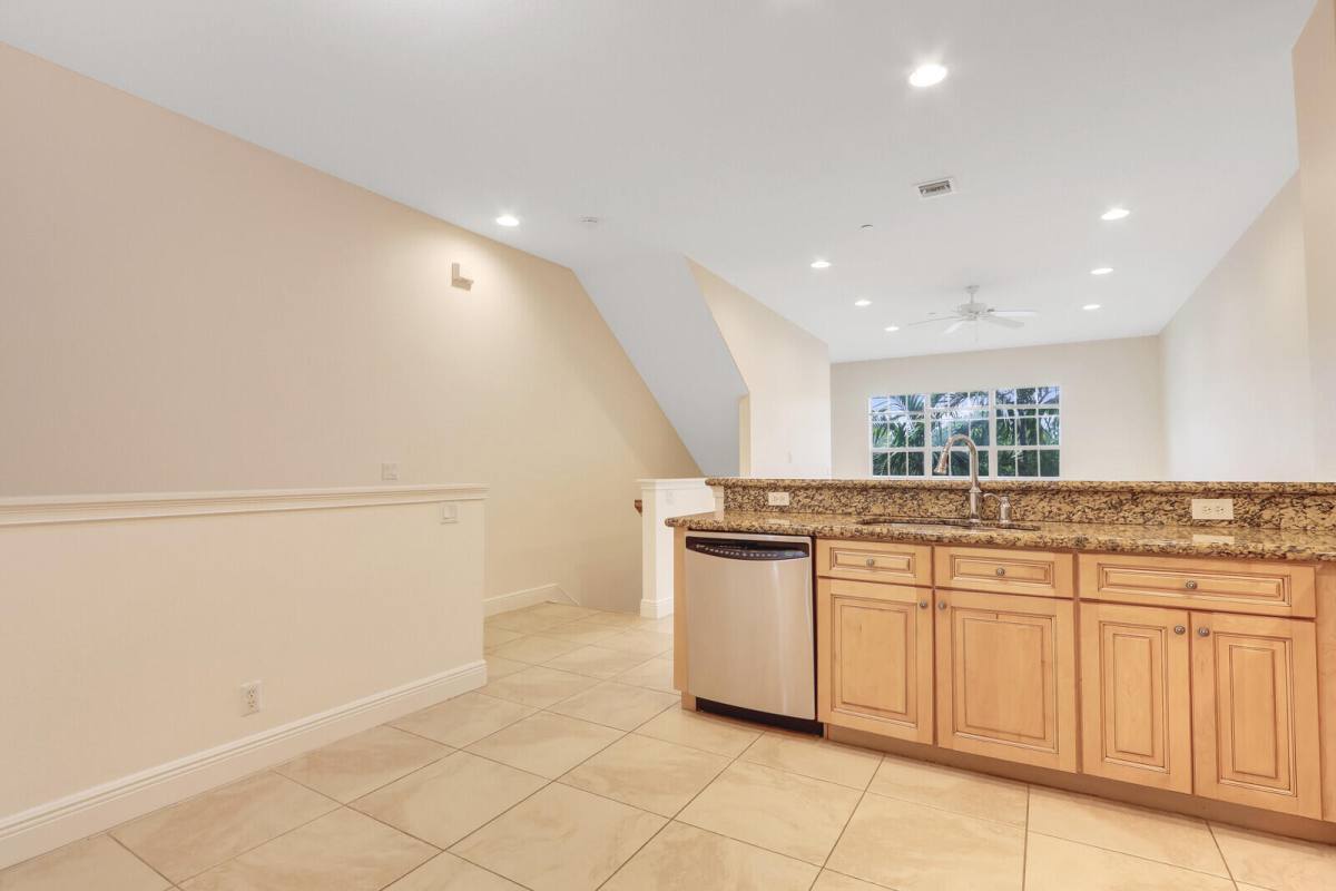 Townhouse for rent at 4505 Artesa Way S, Palm Beach Gardens, FL 33418