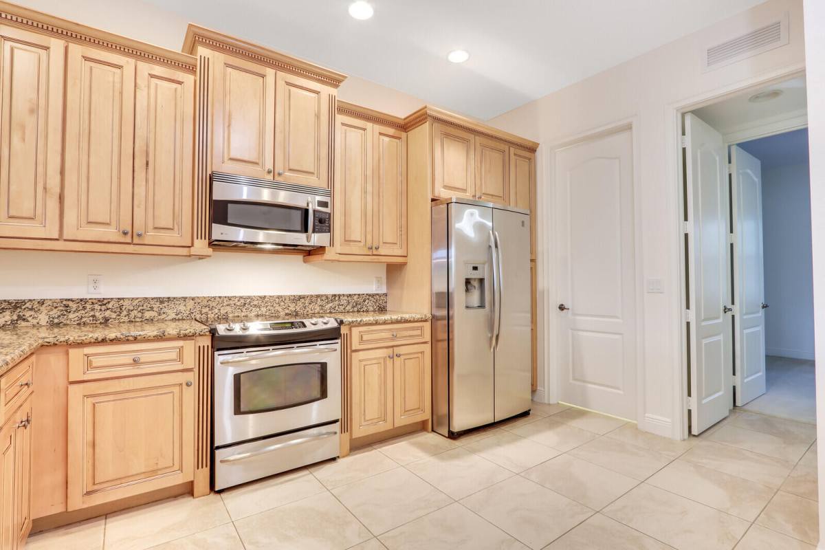 Townhouse for rent at 4505 Artesa Way S, Palm Beach Gardens, FL 33418
