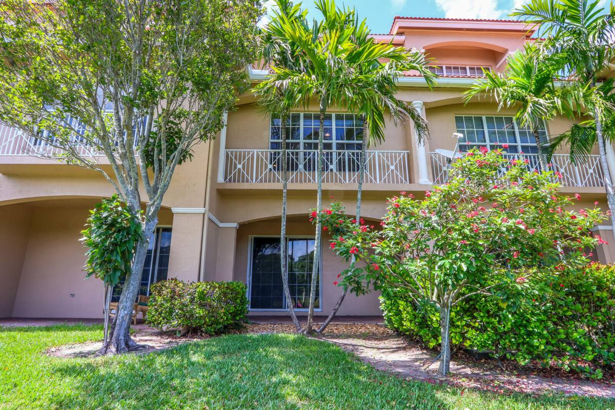 Townhouse for rent at 4505 Artesa Way S, Palm Beach Gardens, FL 33418