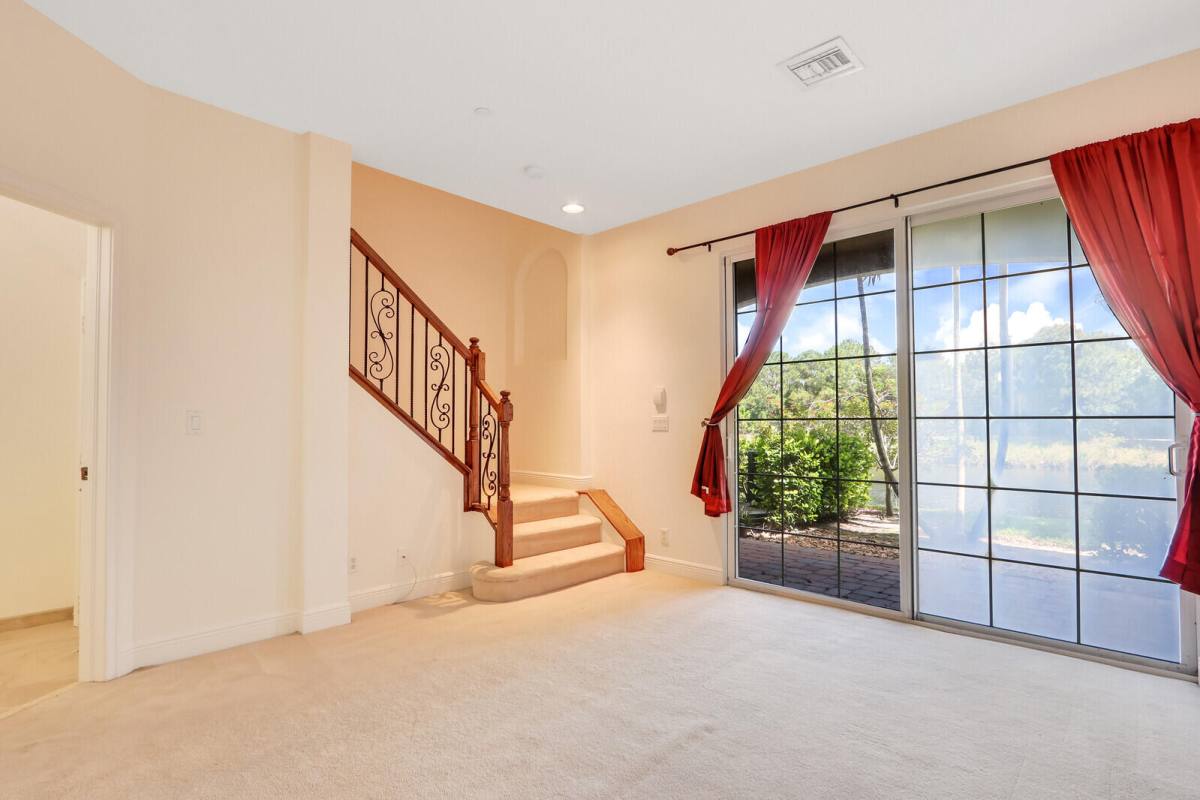 Townhouse for rent at 4505 Artesa Way S, Palm Beach Gardens, FL 33418