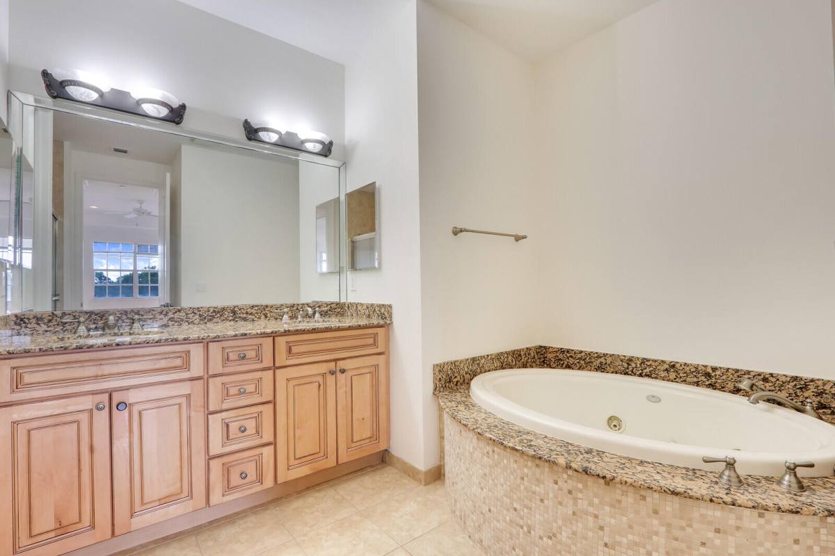 Townhouse for rent at 4505 Artesa Way S, Palm Beach Gardens, FL 33418