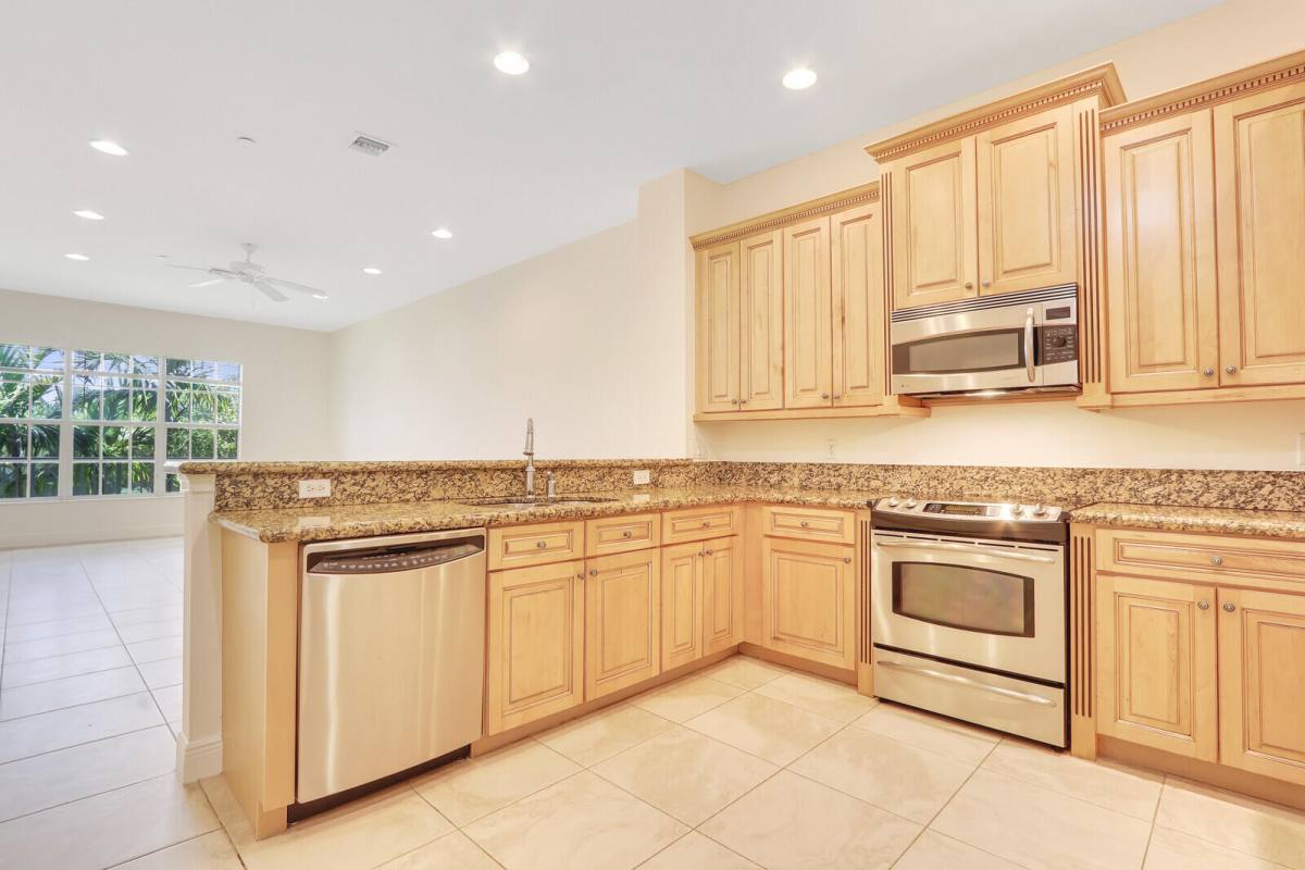 Townhouse for rent at 4505 Artesa Way S, Palm Beach Gardens, FL 33418