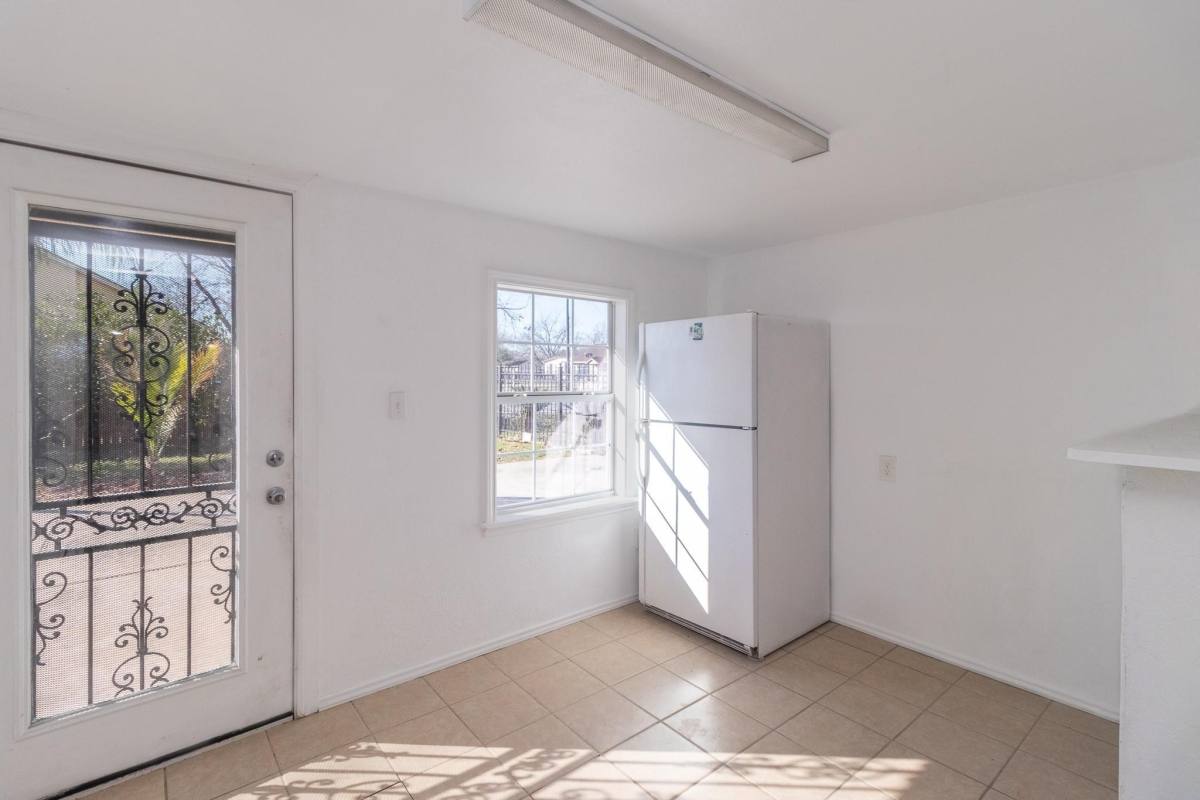 Apartment for rent at 8004 Mendez St, Houston, TX 77029