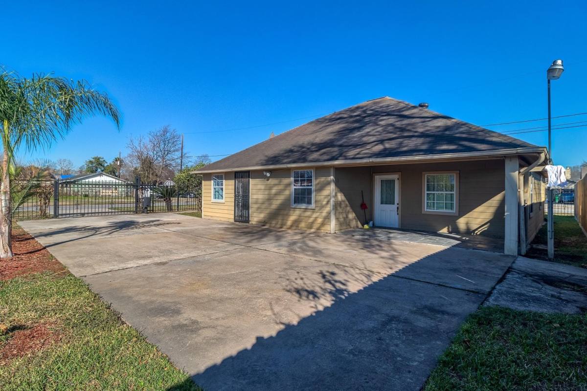 Apartment for rent at 8004 Mendez St, Houston, TX 77029