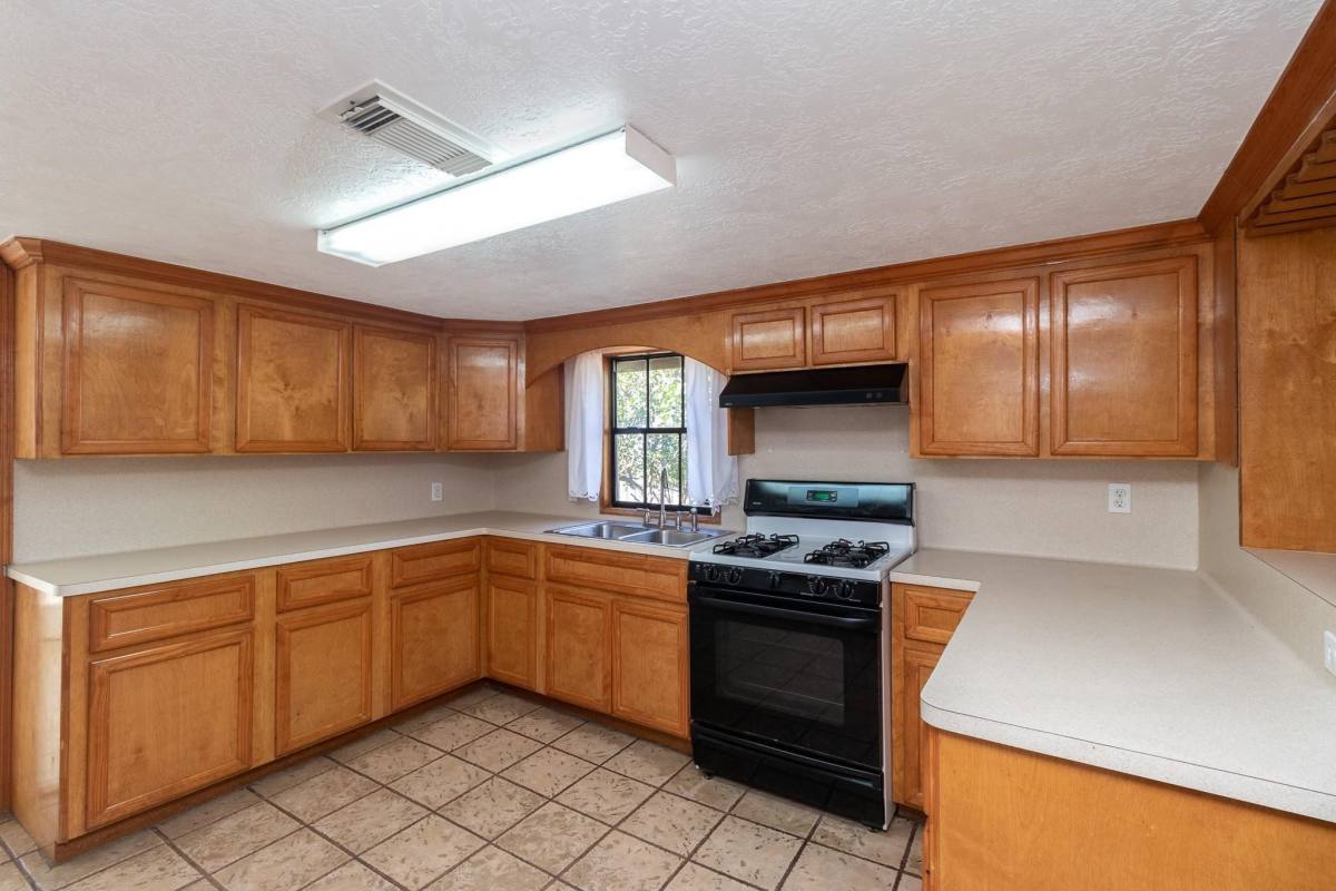 Apartment for rent at 8004 Mendez St, Houston, TX 77029