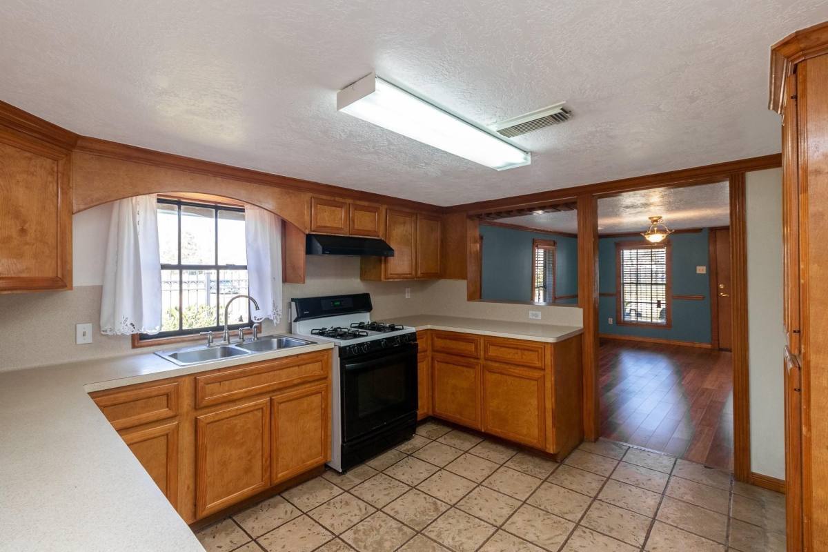 Apartment for rent at 8004 Mendez St, Houston, TX 77029