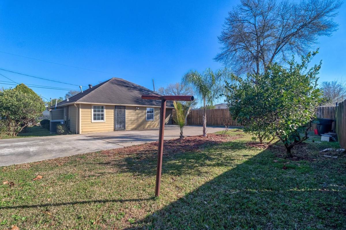 Apartment for rent at 8004 Mendez St, Houston, TX 77029