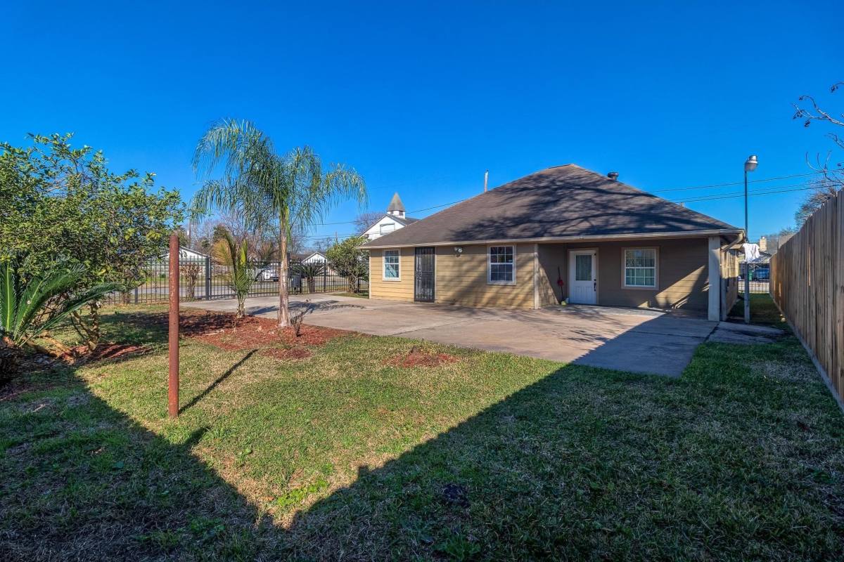 Apartment for rent at 8004 Mendez St, Houston, TX 77029