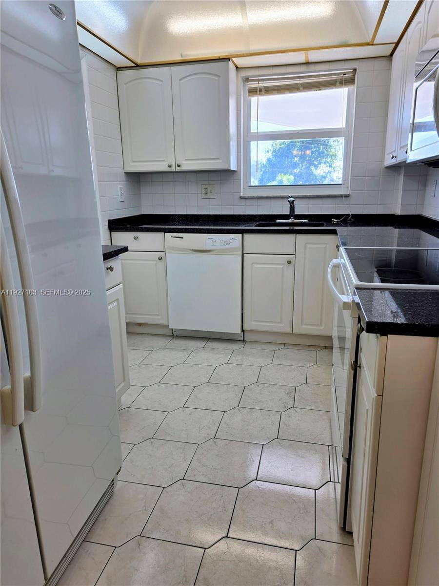 Condo for rent at 501 Blue Heron Dr #501319A, Hallandale, FL 33009