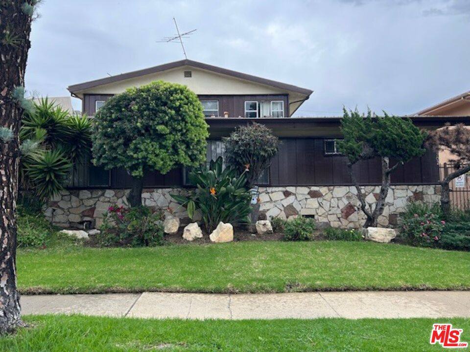 Apartment for rent at 10702 Crenshaw Blvd #5, Inglewood, CA 90303