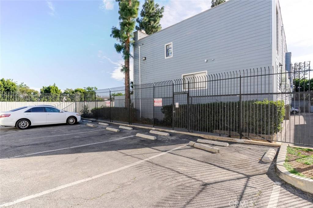 Townhouse for rent at 15113 Saticoy St #16, Van Nuys, CA 91405