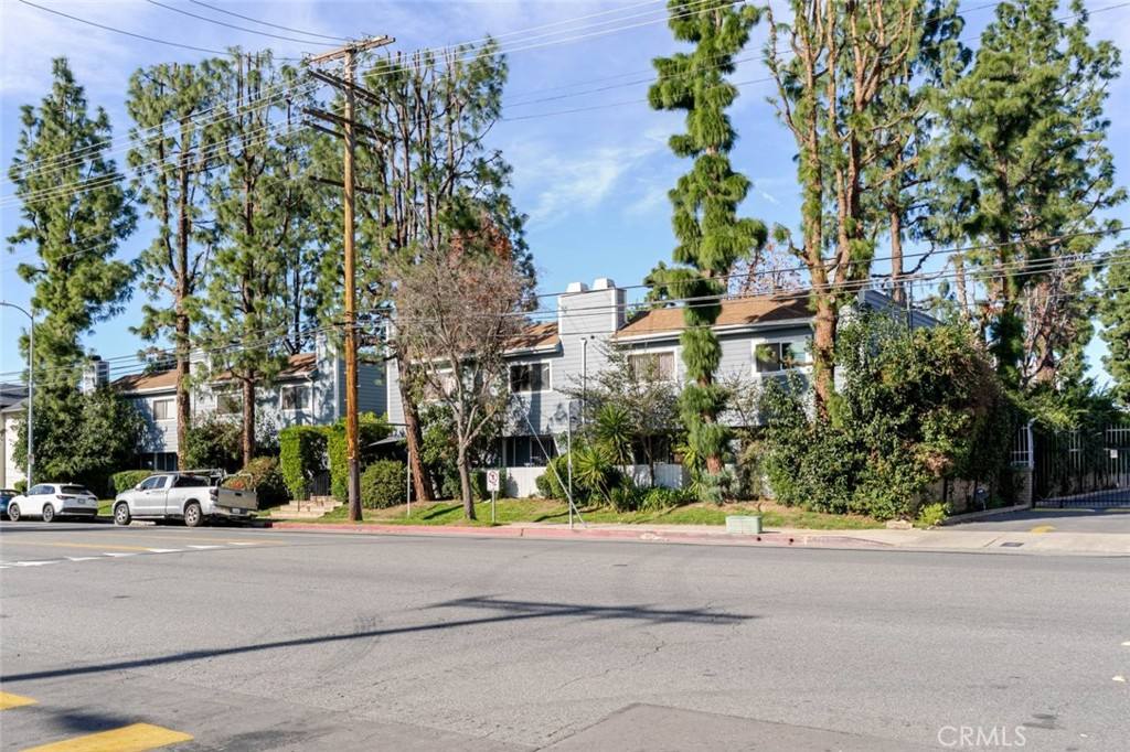 Townhouse for rent at 15113 Saticoy St #16, Van Nuys, CA 91405