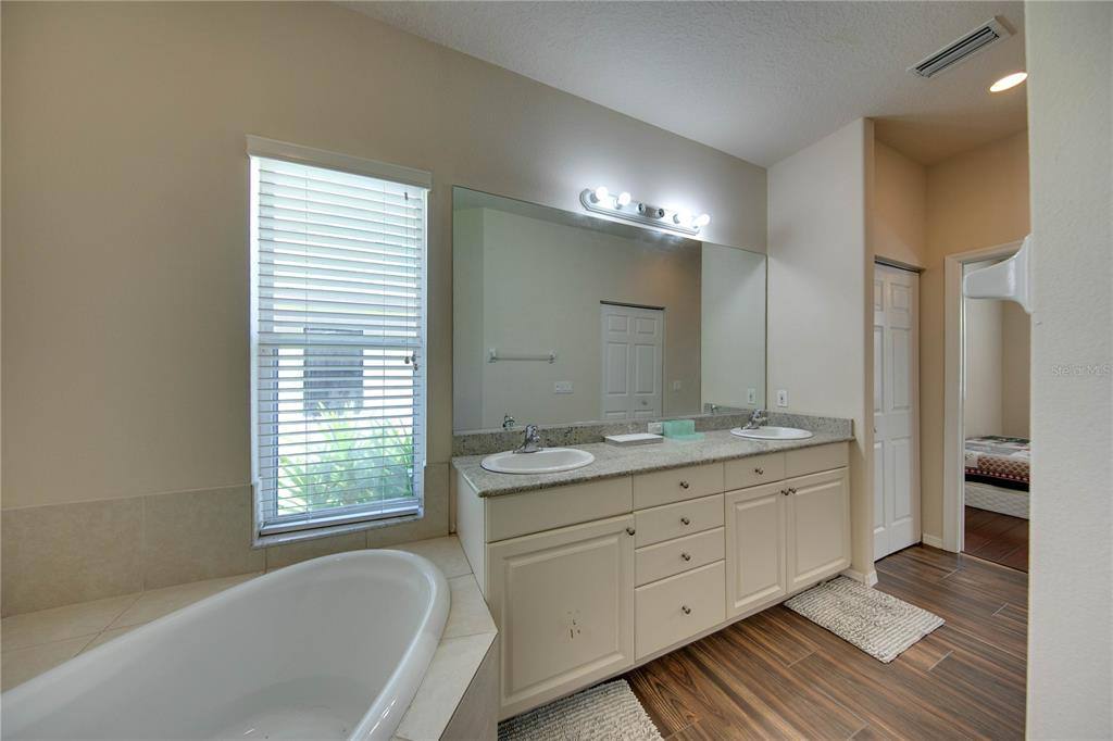Apartment for rent at 5291 Echo Lane, Sarasota, FL 34233