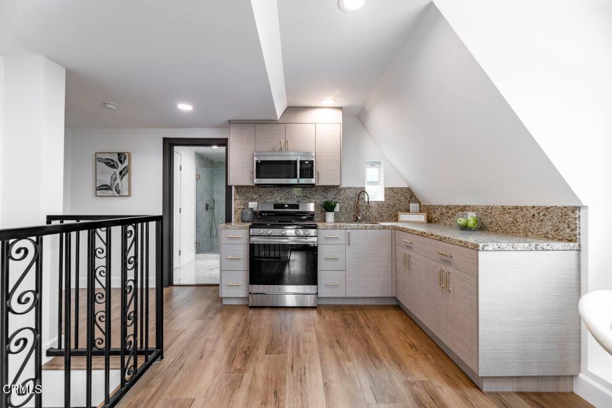 Apartment for rent at 1161 Ruberta Ave #1161AA, Glendale, CA 91201