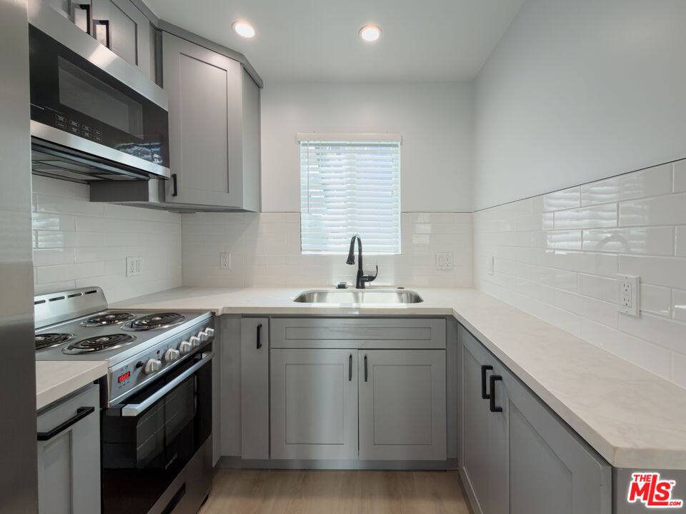 Apartment for rent at 1211 Beryl St #1211E, Redondo Beach, CA 90277