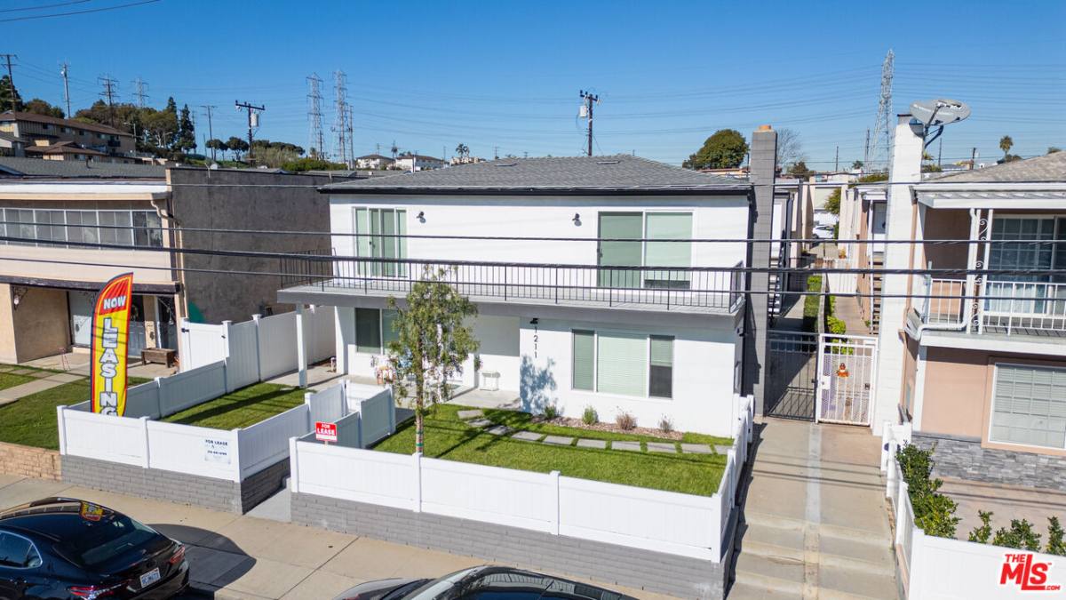 Apartment for rent at 1211 Beryl St #1211E, Redondo Beach, CA 90277