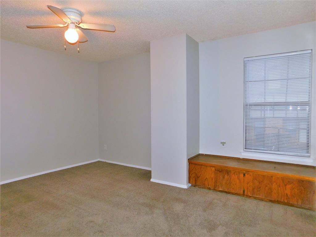 Townhouse for rent at 1131 Dallas Dr, Denton, TX 76205