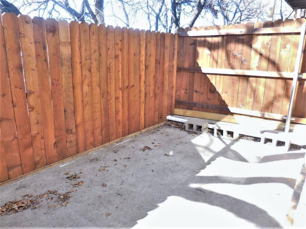 Townhouse for rent at 1131 Dallas Dr, Denton, TX 76205