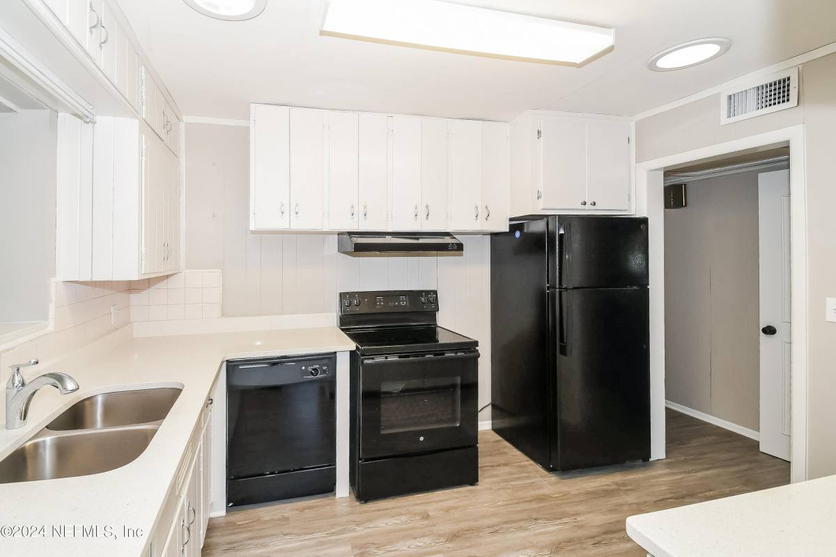 Apartment for rent at 6238 Green Pine Lane, Jacksonville, FL 32277
