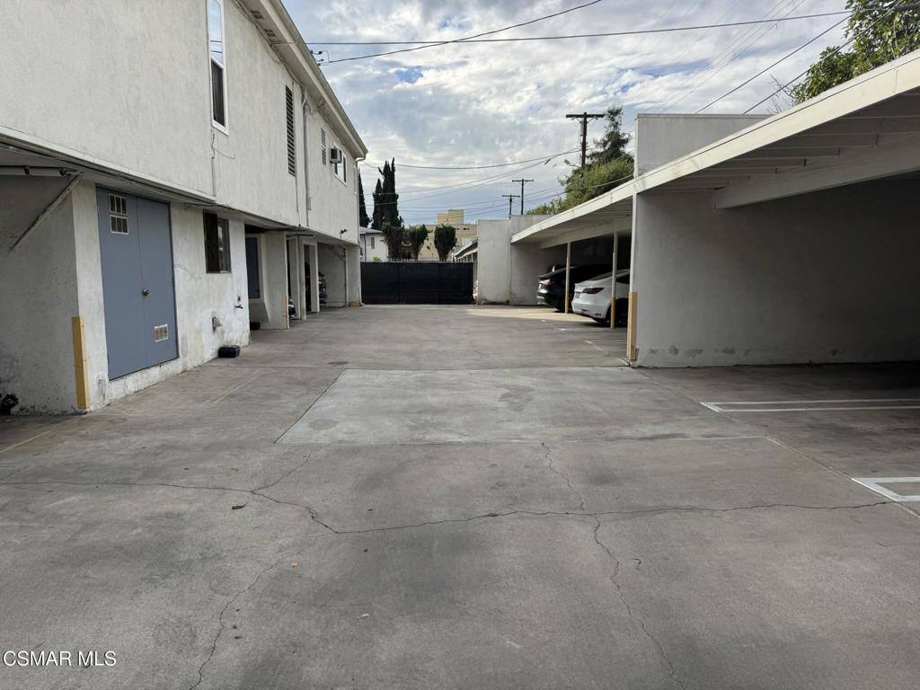Apartment for rent at 13507 Victory Blvd #2, Van Nuys, CA 91401