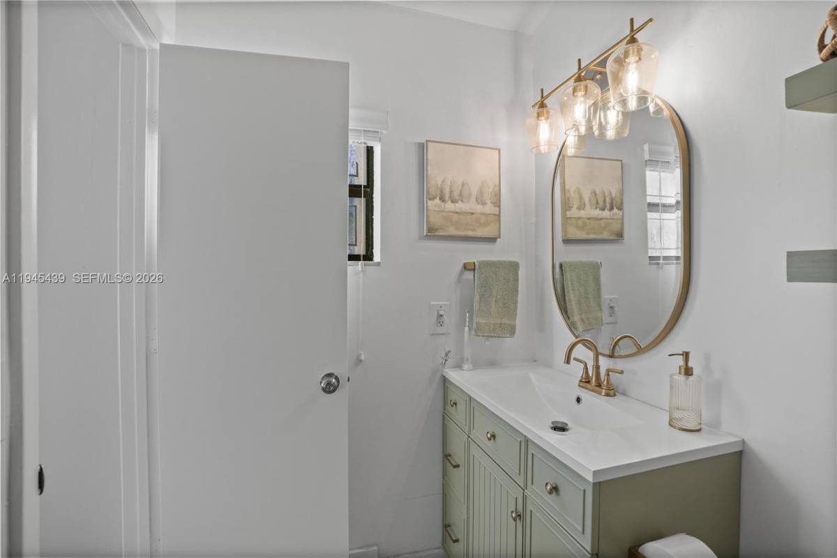 Townhouse for rent at 4880 SW 64th Way, Fort Lauderdale, FL 33314