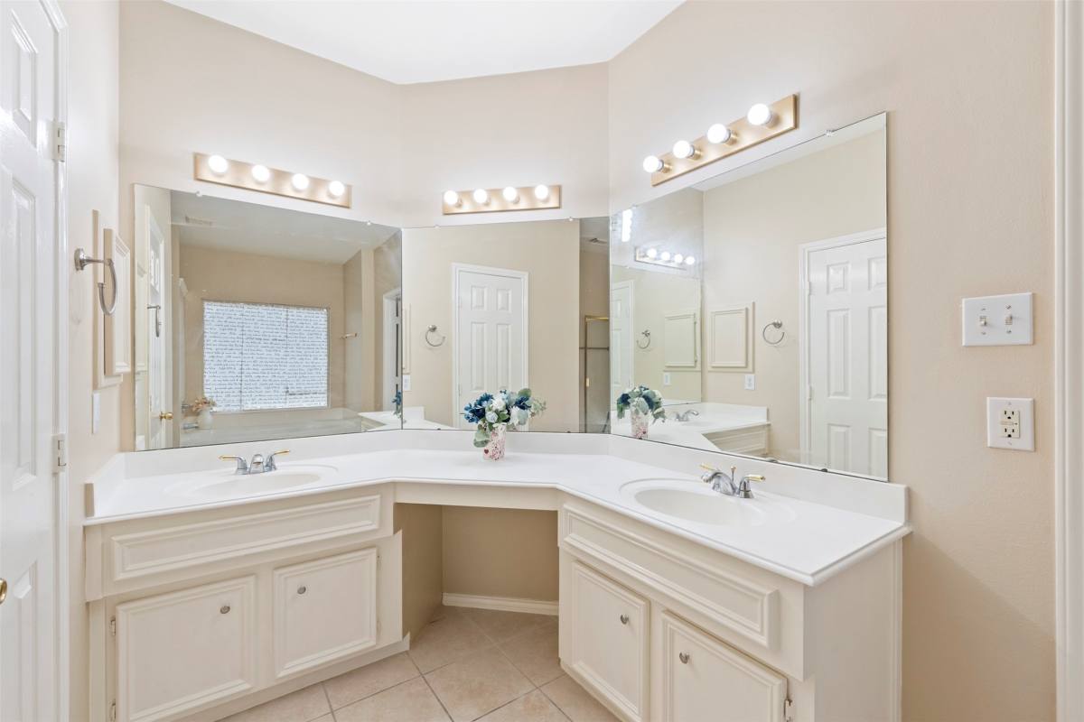 Apartment for rent at 7218 Broadelm Dr, Houston, TX 77095