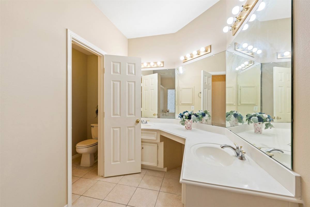 Apartment for rent at 7218 Broadelm Dr, Houston, TX 77095