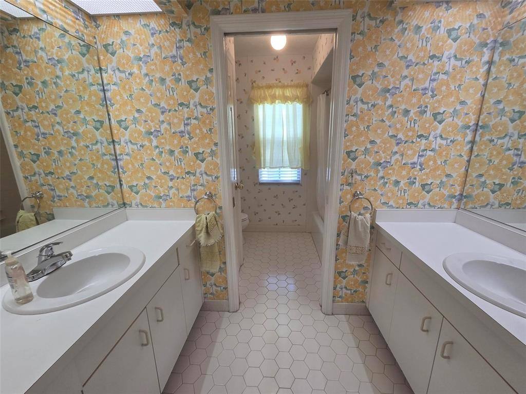 Apartment for rent at 215 48th St NW #215, Bradenton, FL 34209