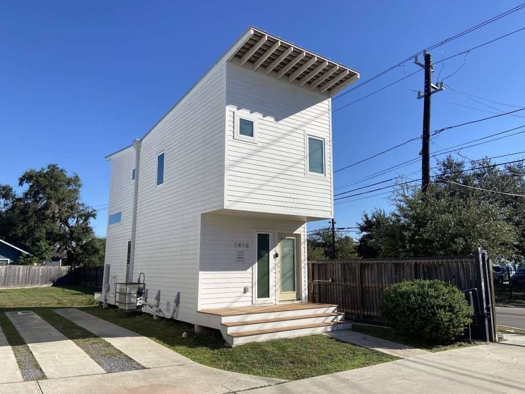 Townhouse for rent at 1416 Dumble St, Houston, TX 77023