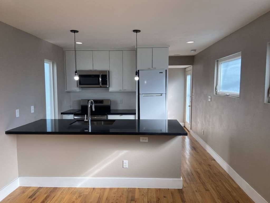 Townhouse for rent at 1416 Dumble St, Houston, TX 77023