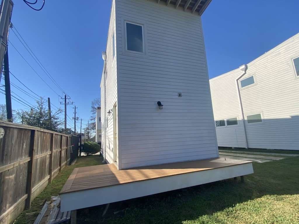 Townhouse for rent at 1416 Dumble St, Houston, TX 77023