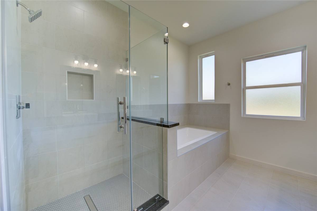 Apartment for rent at 2922 El Fenice Lane, Houston, TX 77057
