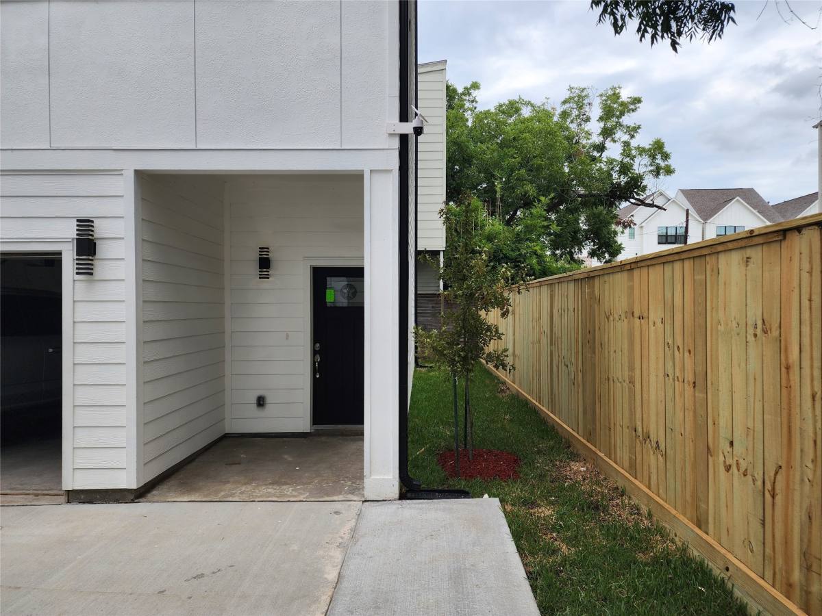 Apartment for rent at 3405 St Emanuel, Houston, TX 77004