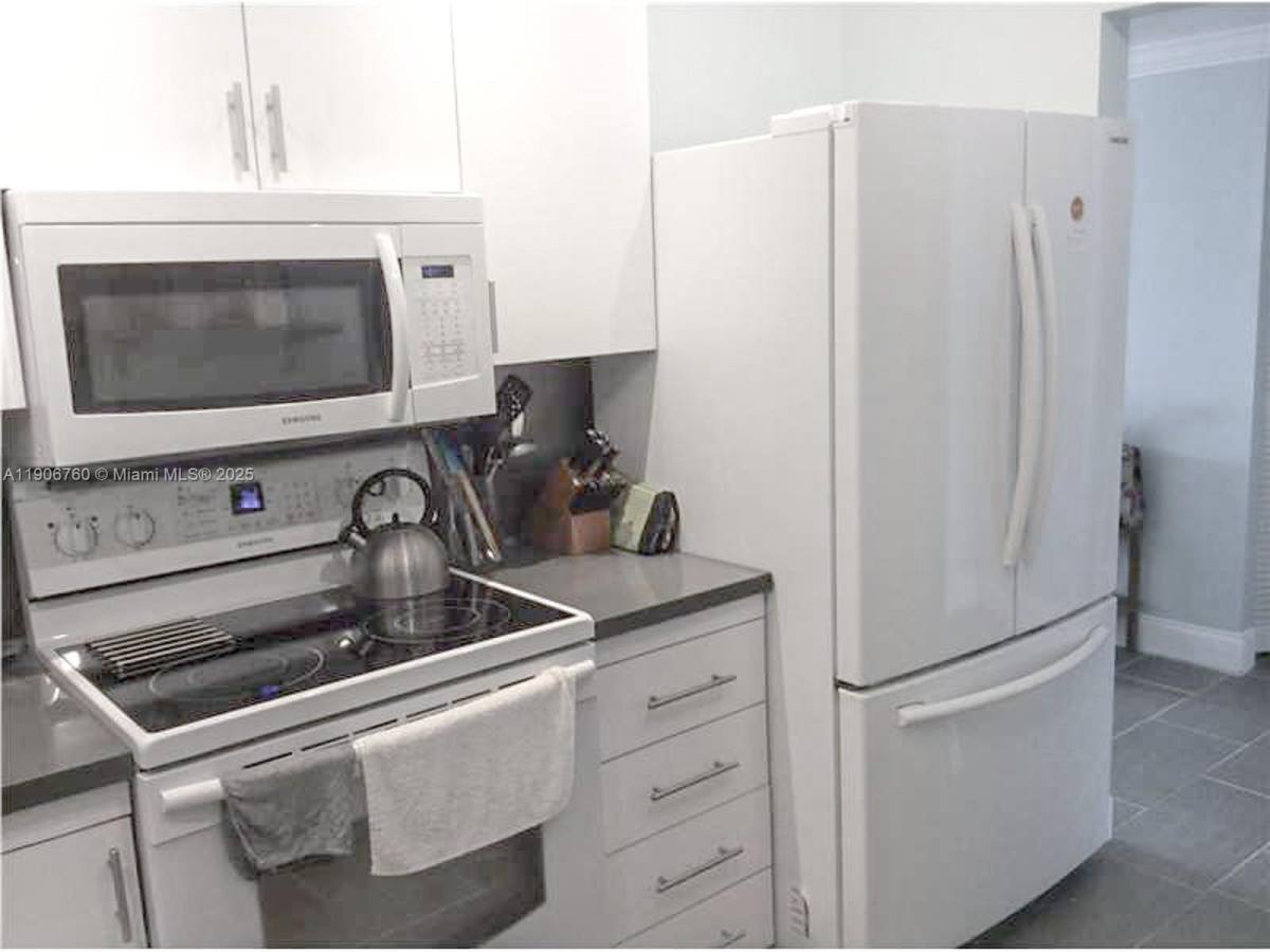 Condo for rent at 2500 Parkview Dr #2004, Hallandale, FL 33009