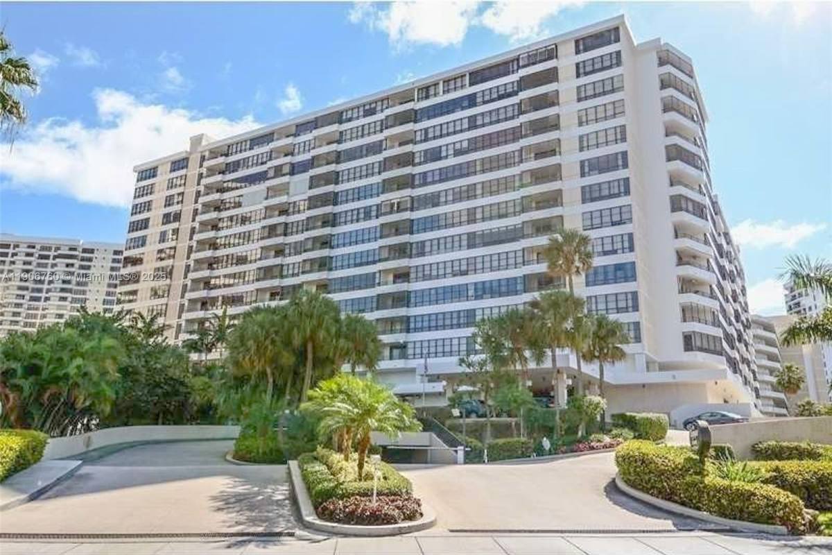 Condo for rent at 2500 Parkview Dr #2004, Hallandale, FL 33009