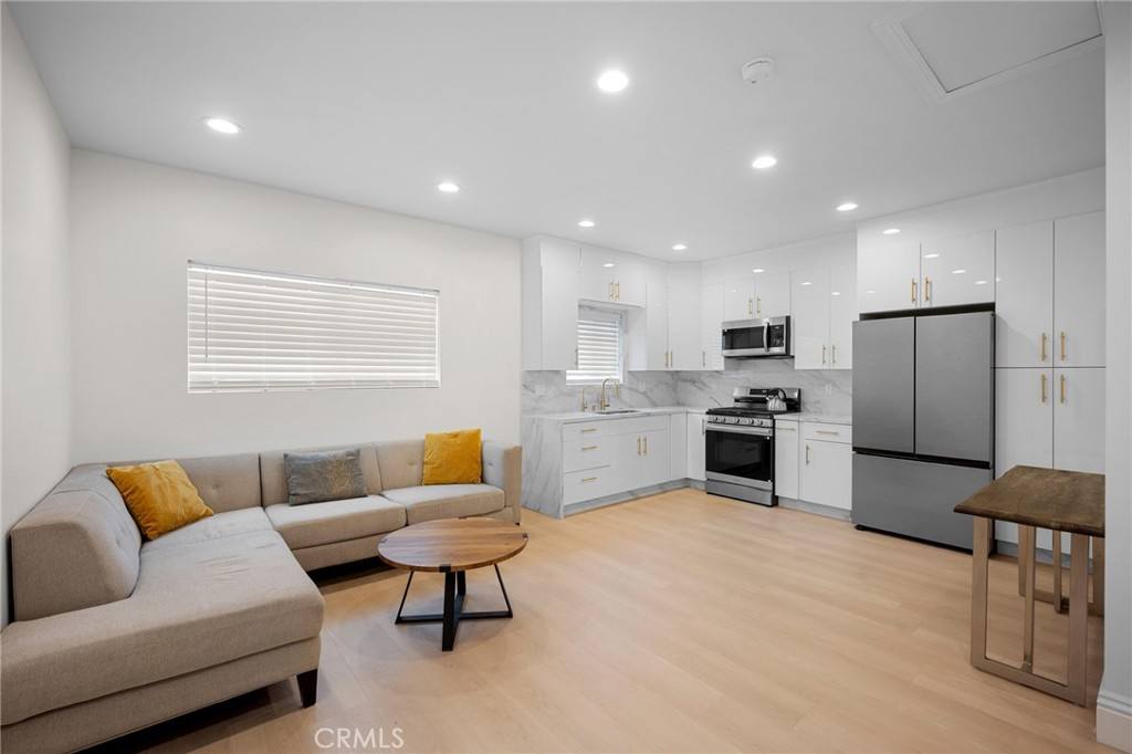 Apartment for rent at 11040 Nassau Ave, Sunland, CA 91040
