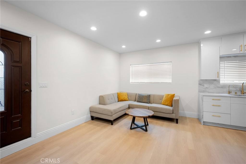 Apartment for rent at 11040 Nassau Ave, Sunland, CA 91040