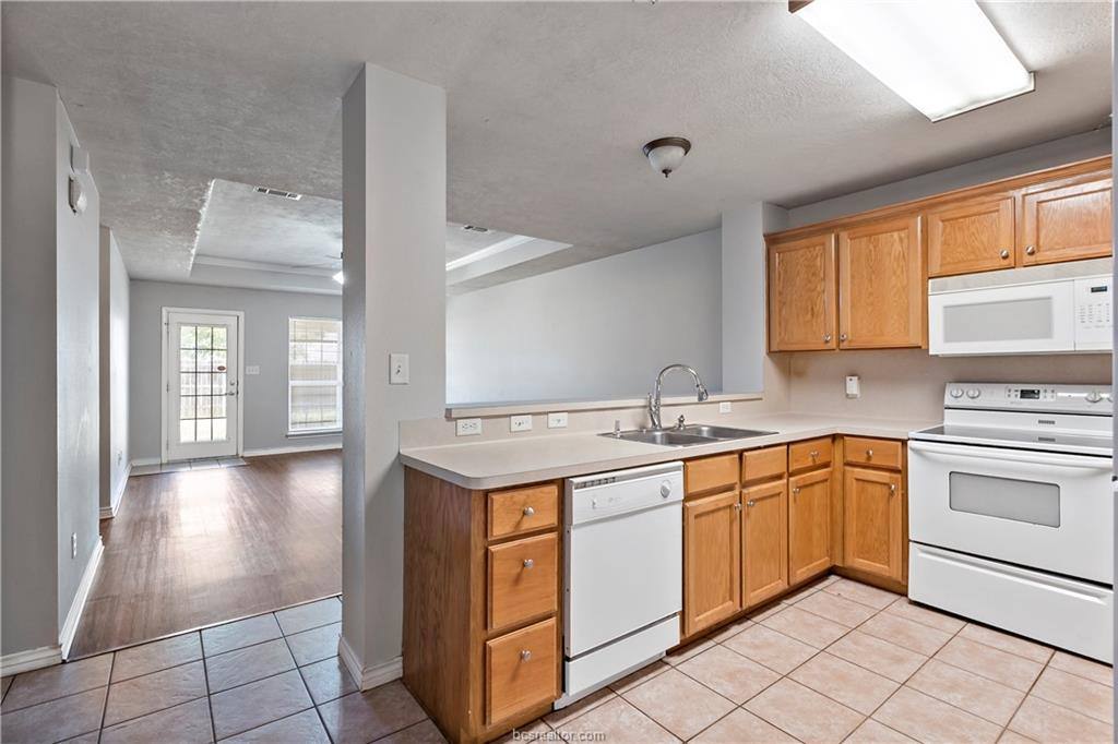 Apartment for rent at 1017 Bougainvillea St, College Station, TX 77845