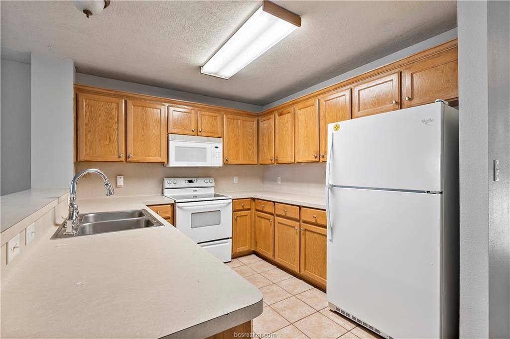 Apartment for rent at 1017 Bougainvillea St, College Station, TX 77845
