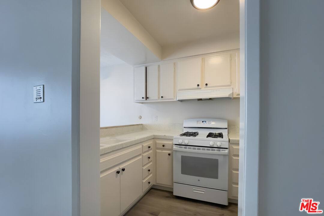 Apartment for rent at 3607 Clarington Ave #2, Los Angeles, CA 90034