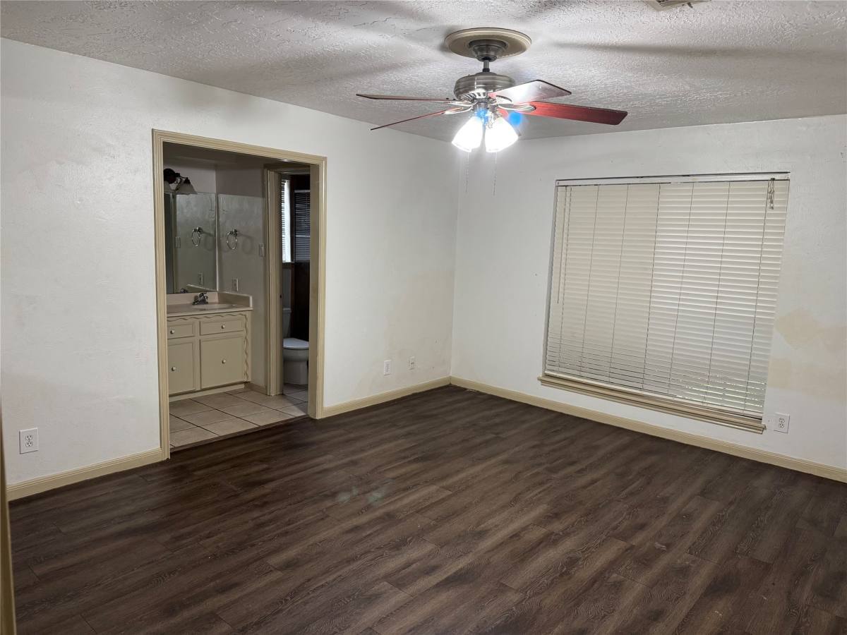 Apartment for rent at 11230 Angelique Dr, Houston, TX 77065