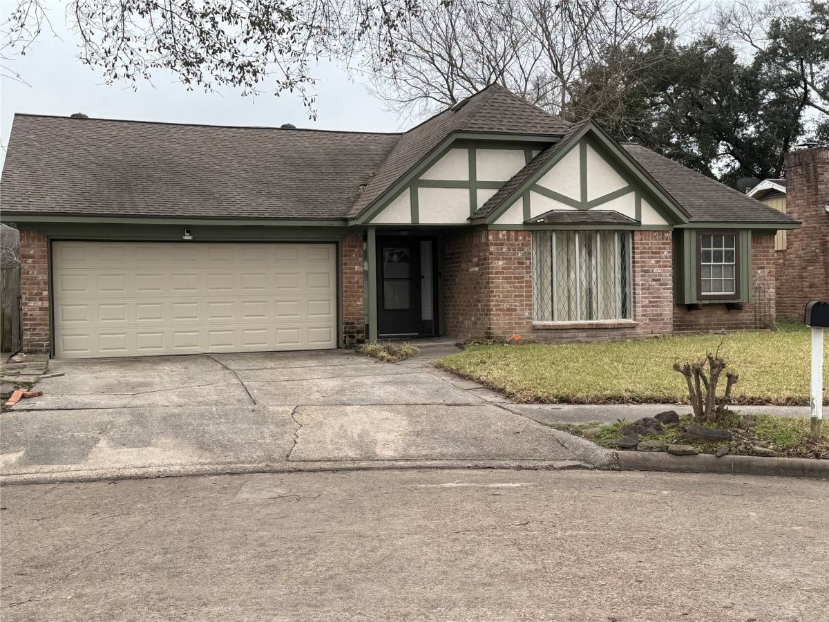 Apartment for rent at 11230 Angelique Dr, Houston, TX 77065