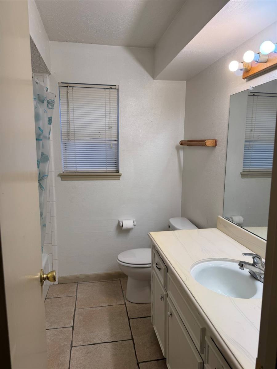 Apartment for rent at 11230 Angelique Dr, Houston, TX 77065