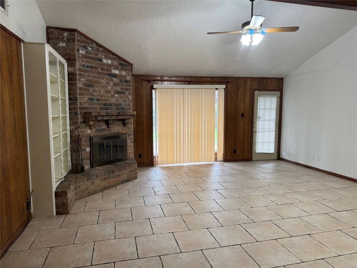 Apartment for rent at 11230 Angelique Dr, Houston, TX 77065