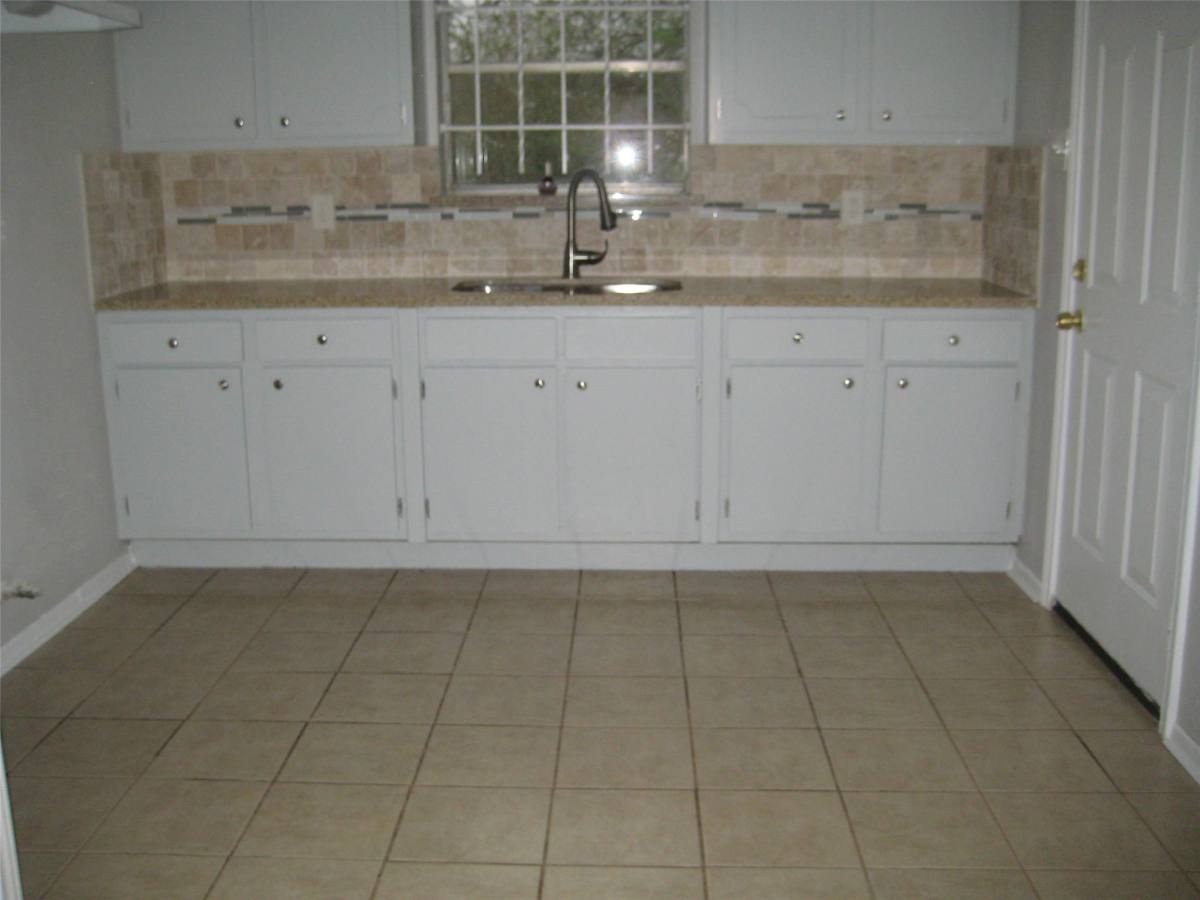 Apartment for rent at 6601 Nielan St, Houston, TX 77028