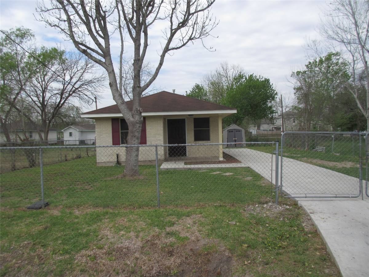 Apartment for rent at 6601 Nielan St, Houston, TX 77028