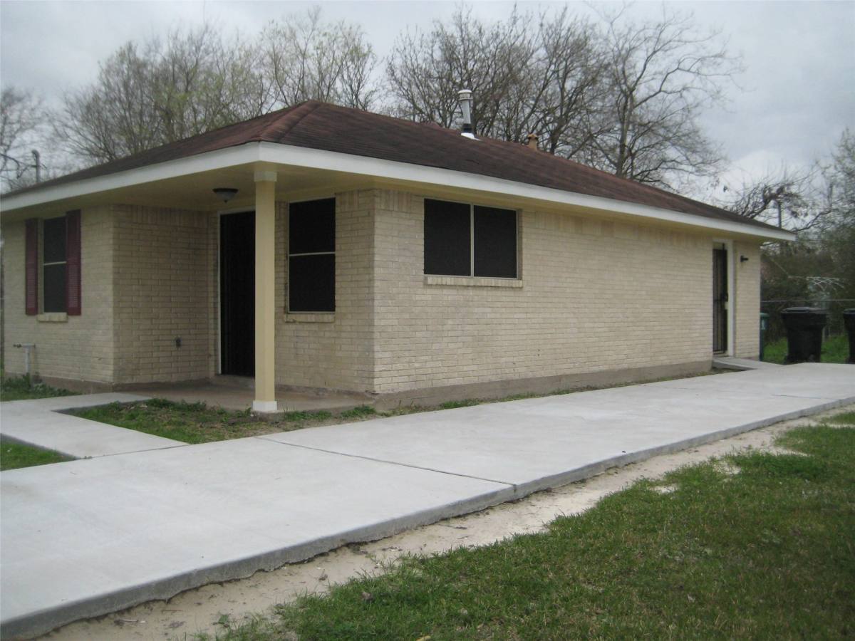 Apartment for rent at 6601 Nielan St, Houston, TX 77028
