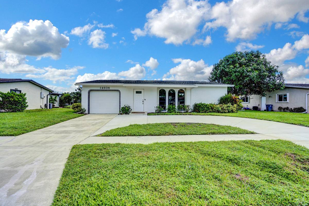 Apartment for rent at 14608 Country Side Lane, Delray Beach, FL 33484